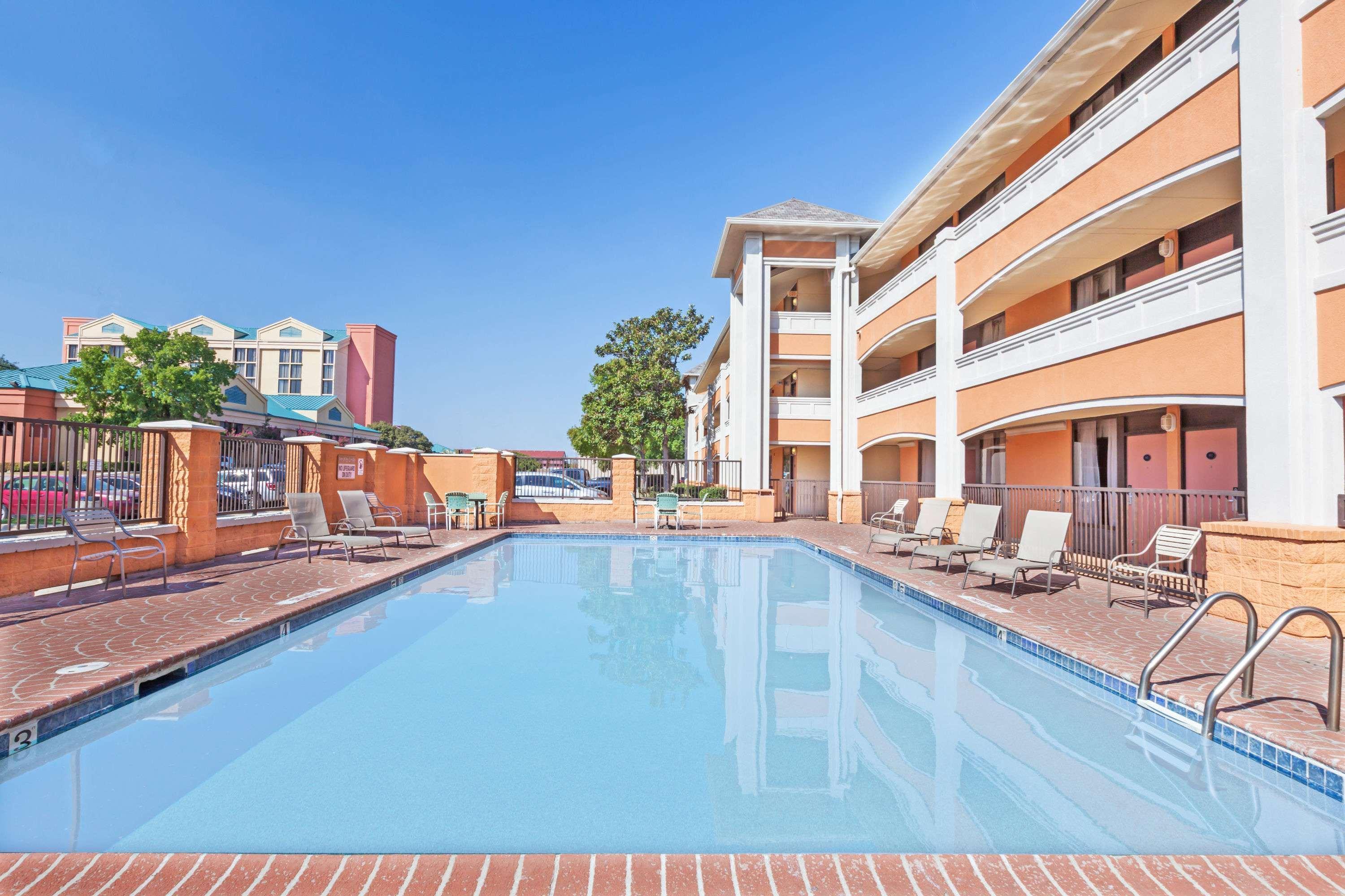 Days Inn By Wyndham Irving Grapevine Dfw Airport North Exteriör bild