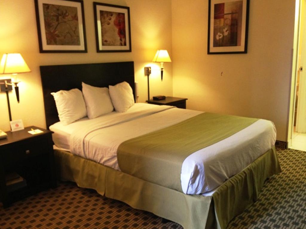 Days Inn By Wyndham Irving Grapevine Dfw Airport North Rum bild