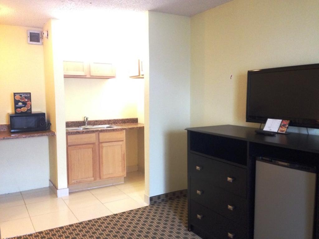 Days Inn By Wyndham Irving Grapevine Dfw Airport North Rum bild